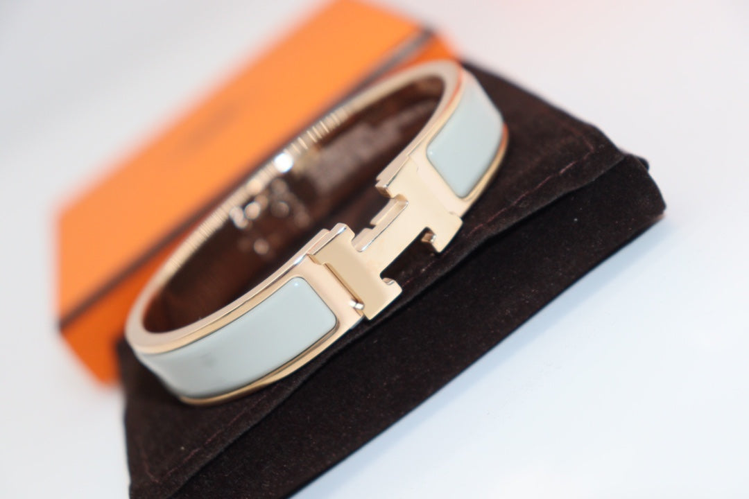[baslovejewels]H LIGHT BLUE BRACELET
