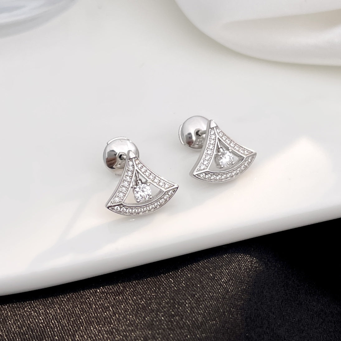 [baslovejewels]DREAM MINI DIAMOND STUD EARRINGS