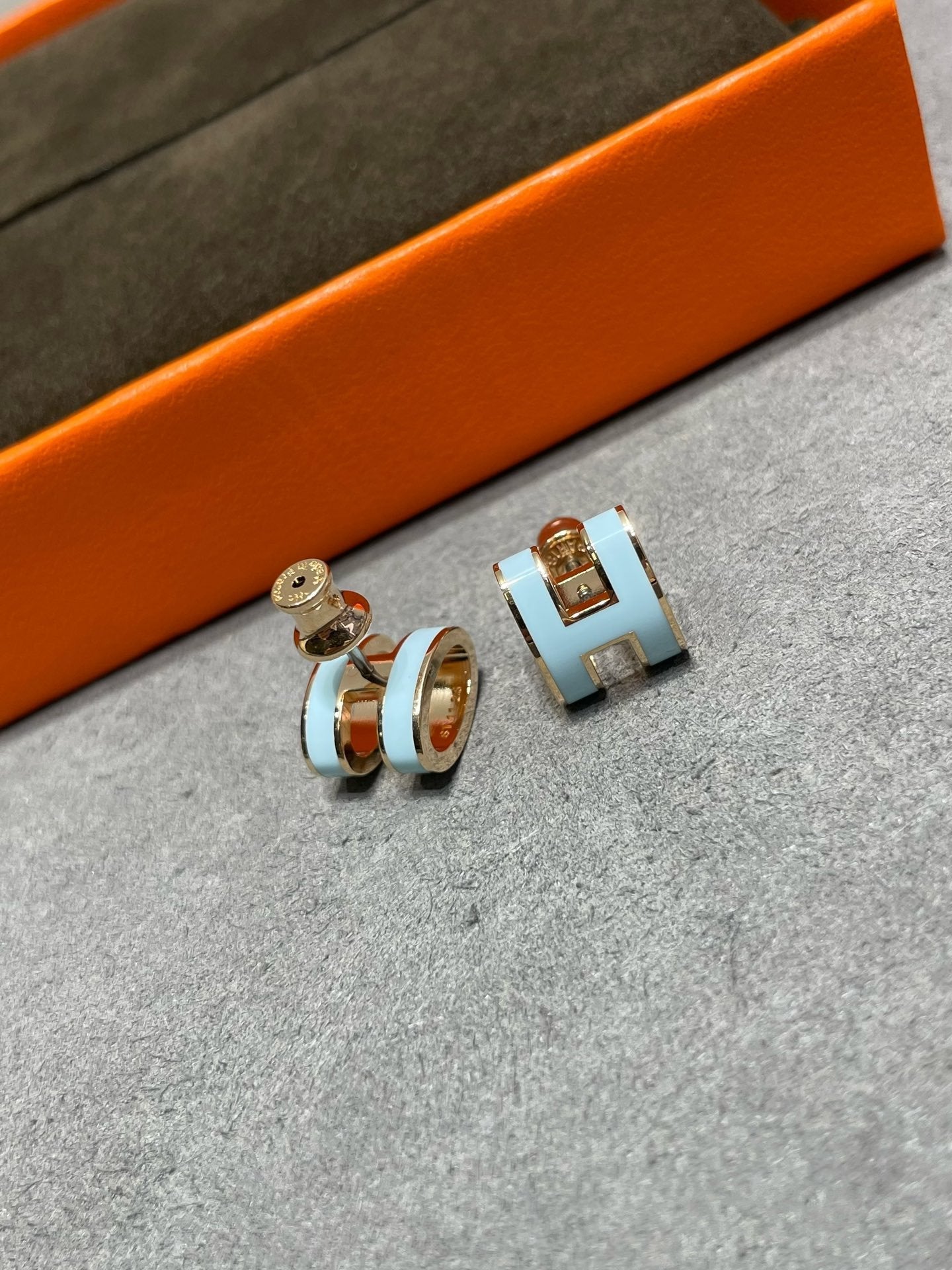 [baslovejewels]POP H SKY BLUE STUD EARRINGS