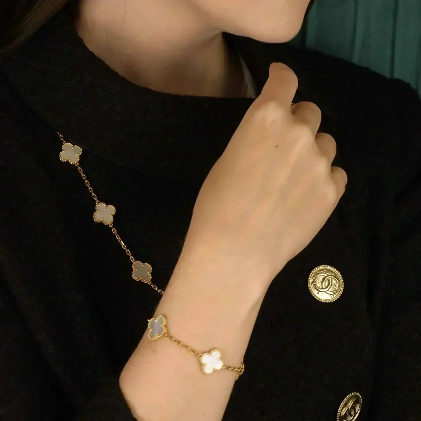 [baslovejewels]CLOVER  5 MOTIF WHITE MOP BRACELET