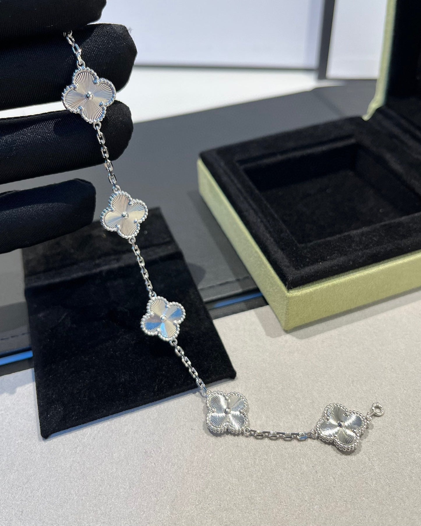 [baslovejewels]CLOVER SILVER 5 MOTIFS BRACELET